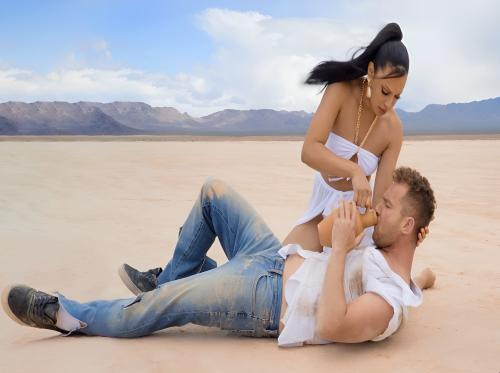 Giovane fortunato nel deserto Giovane fortunato nel deserto