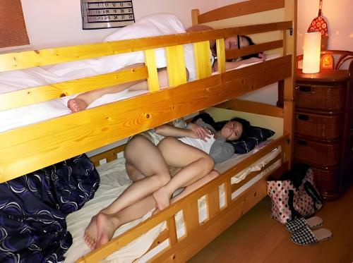 자고 있는 내 애인의 여동생과 빌어먹을... 자고 있는 내 애인의 여동생과 빌어먹을...